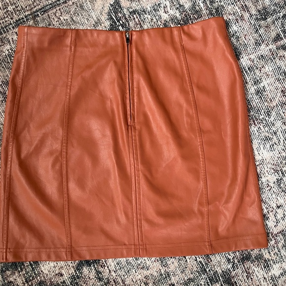 burnt orange/brown leather skirt - Picture 2 of 3
